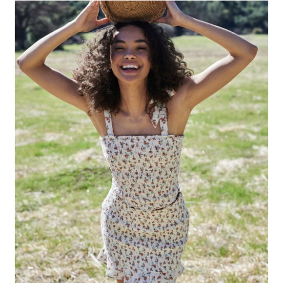 Abercrombie & Fitch Tops - Abercrombie & Fitch Peaches Linen Smocked Crop Top